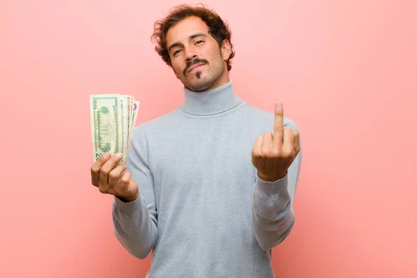 Joven Hombre Guapo Con Billetes Dólar Contra Pared Plana Rosa — Foto de Stock