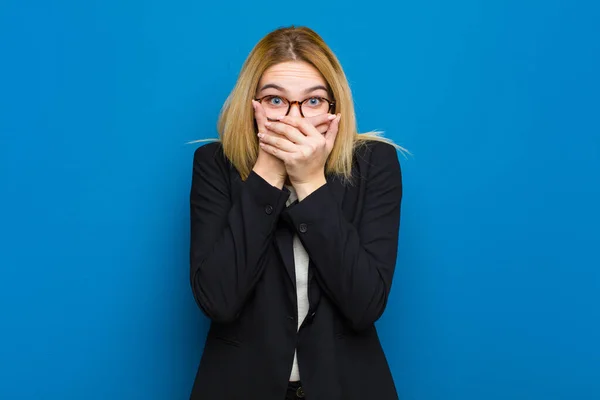 Junge Hübsche Blonde Frau Fühlt Sich Gestresst Frustriert Und Müde — Stockfoto