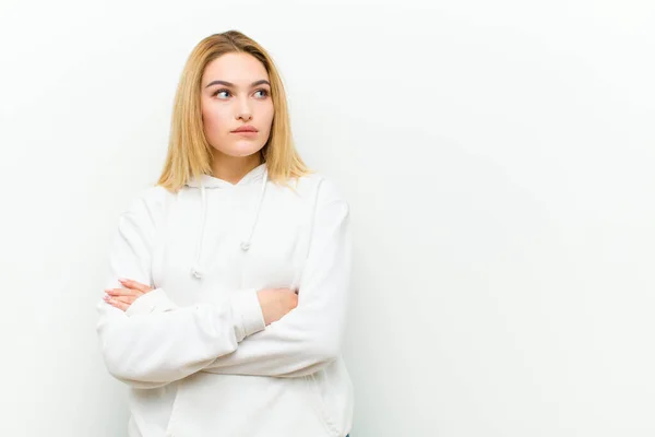 Giovane Donna Bionda Dubitare Pensare Mordere Labbro Sentirsi Insicuri Nervosi — Foto Stock