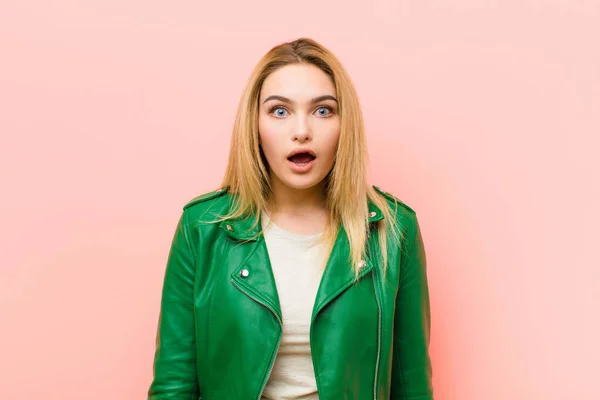 Young Pretty Blonde Woman Looking Very Shocked Surprised Staring Open — Stock Photo, Image