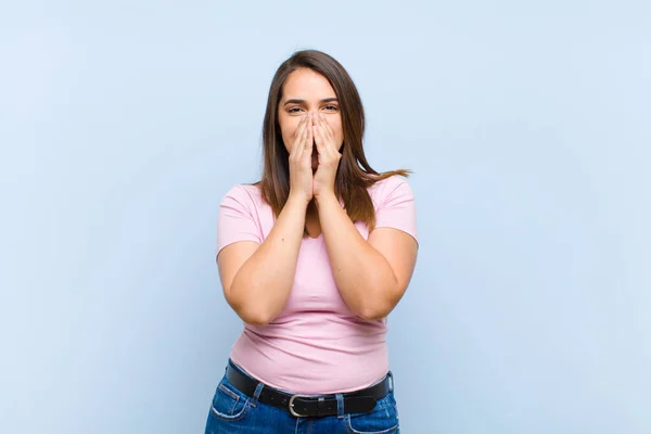 Young Pretty Woman Looking Happy Cheerful Lucky Surprised Covering Mouth — Stock Photo, Image