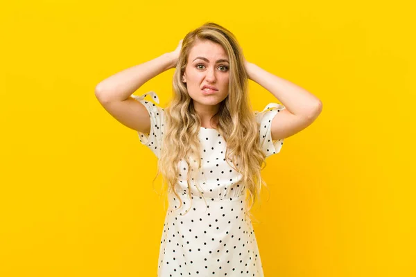 Junge Blonde Frau Frustriert Und Genervt Des Scheiterns Überdrüssig Müde — Stockfoto