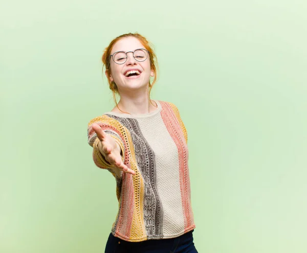 Jong Mooi Rood Hoofd Vrouw Glimlachen Zoek Naar Gelukkig Zelfverzekerd — Stockfoto