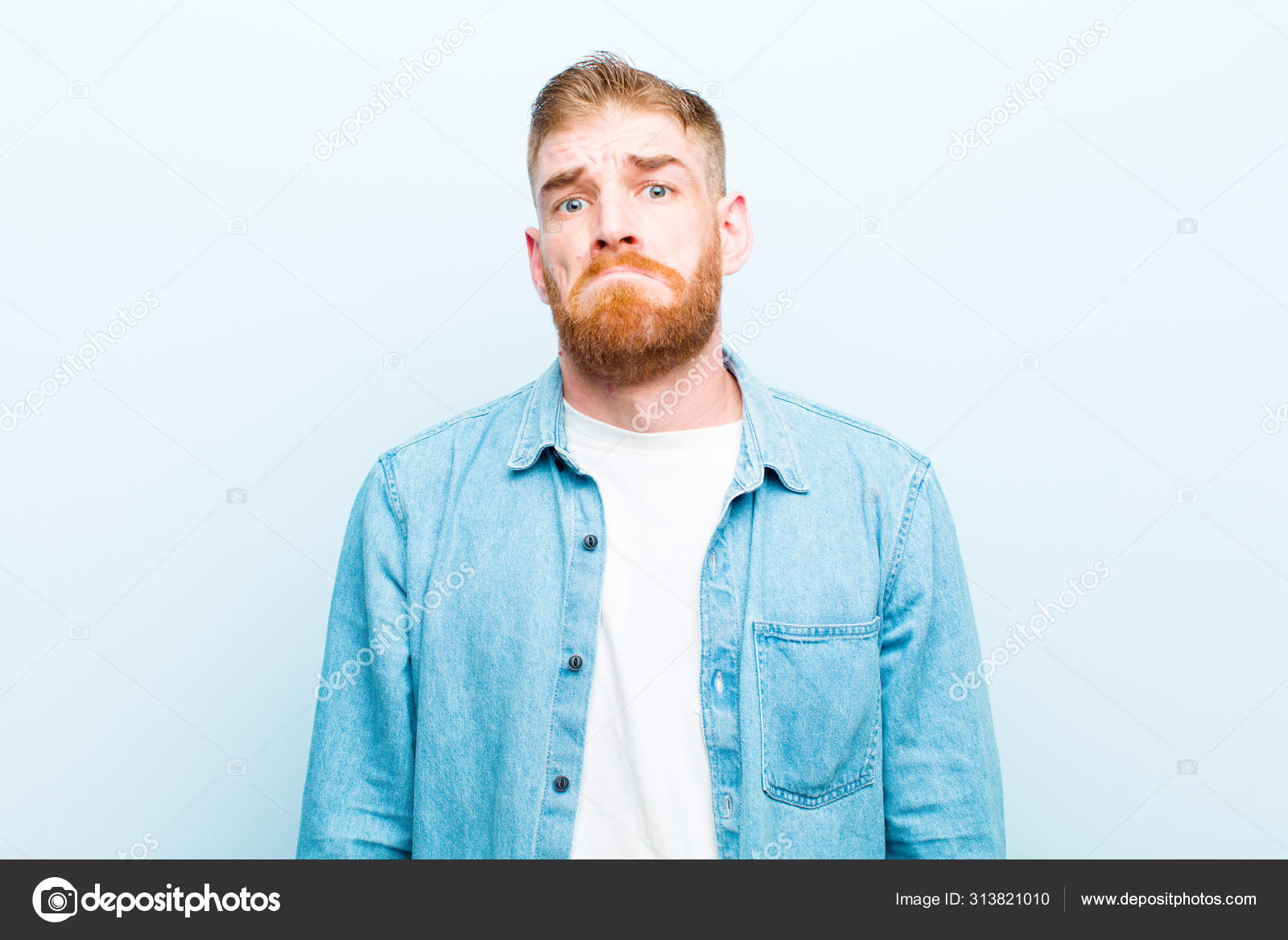 Jeune Homme Roux Sentant Triste Pleurnichard Avec Regard Malheureux Pleurer  — Photo de stock par ©kues - 313821010, image size:1600x1167