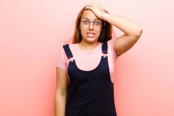 Ung Kvinna Panik Över Bortglömd Deadline Känna Sig Stressad Att — Stockfoto