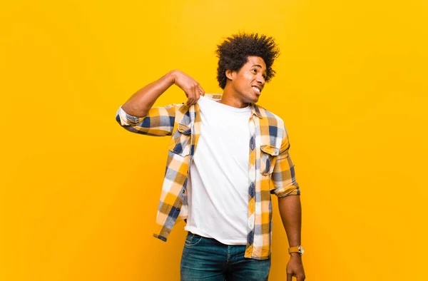 Jovem Negro Sentindo Estressado Ansioso Cansado Frustrado Puxando Pescoço Camisa — Fotografia de Stock