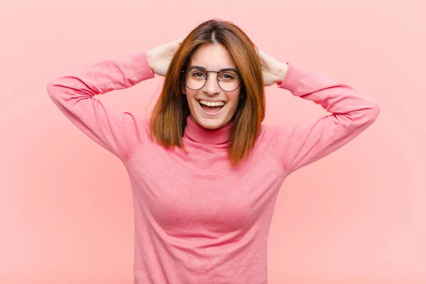 Giovane Bella Donna Cercando Felice Spensierato Amichevole Rilassato Godendo Vita — Foto Stock