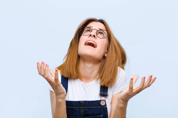 Junge Hübsche Frau Sieht Verzweifelt Und Frustriert Aus Gestresst Unglücklich — Stockfoto