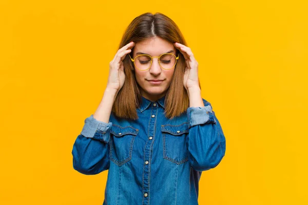 Jong Mooi Vrouw Kijken Gestrest Gefrustreerd Werken Onder Druk Met — Stockfoto