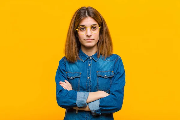 Jong Mooi Vrouw Gevoel Ontevreden Teleurgesteld Zoek Serieus Geïrriteerd Boos — Stockfoto