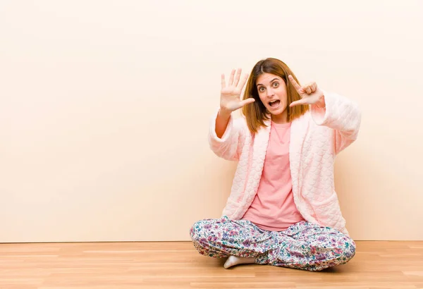 Young Woman Wearing Pajamas Sitting Home Smiling Looking Friendly Showing — Stock Photo, Image
