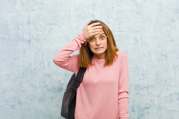 Young Student Woman Panicking Forgotten Deadline Feeling Stressed Having Cover — Stock Photo, Image