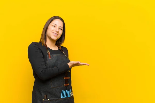 Hairdresser Woman Smiling Cheerfully Feeling Happy Showing Concept Copy Space — Stock Photo, Image