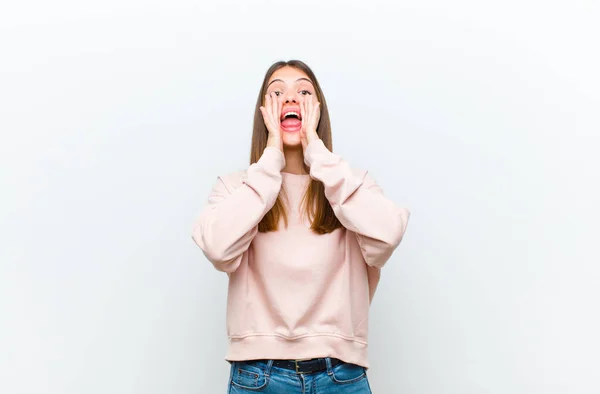 Ung Vacker Kvinna Känner Sig Glad Upphetsad Och Positiv Ger — Stockfoto