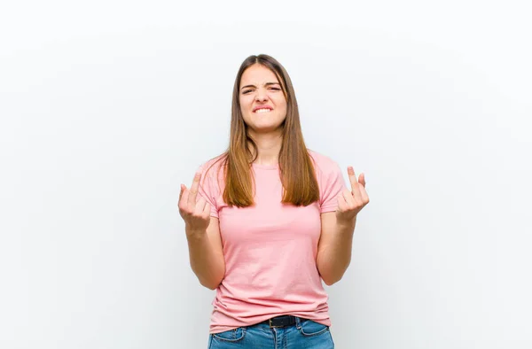 Giovane Bella Donna Sente Provocatorio Aggressivo Osceno Capovolgendo Dito Medio — Foto Stock