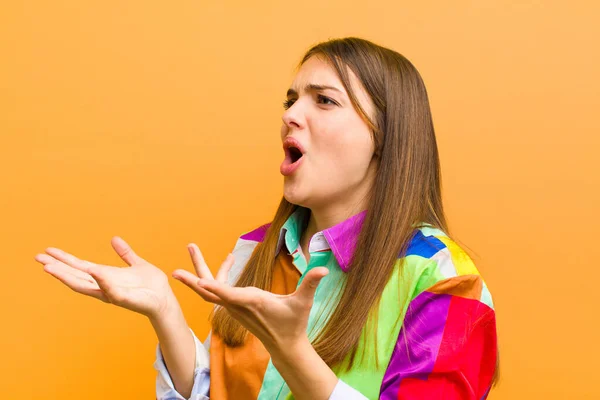 Junge Hübsche Frau Die Einem Konzert Oder Einer Show Oper — Stockfoto