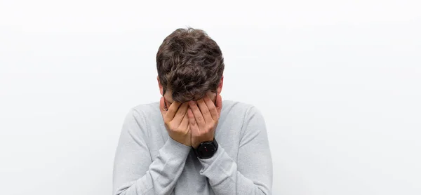 Joven Gerente Hombre Sintiéndose Triste Frustrado Nervioso Deprimido Cubriendo Cara —  Fotos de Stock