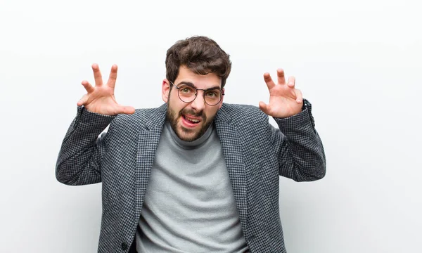 Hombre Joven Gerente Gritando Pánico Ira Conmocionado Aterrorizado Furioso Con — Foto de Stock