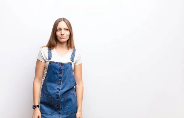 Young Pretty Woman Feeling Sad Upset Angry Looking Side Negative — Stock Photo, Image