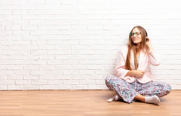 Young Pretty Woman Feeling Stressed Frustrated Tired Rubbing Painful Neck — Stock Photo, Image