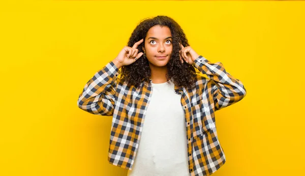 Young Pretty African American Woman Feeling Confused Doubting Concentrating Idea — Stock Photo, Image