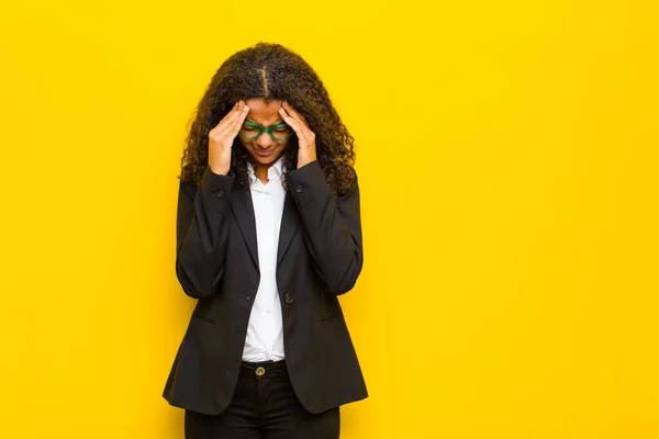 Mulher Negócios Preto Olhando Estressado Frustrado Trabalhando Sob Pressão Com — Fotografia de Stock