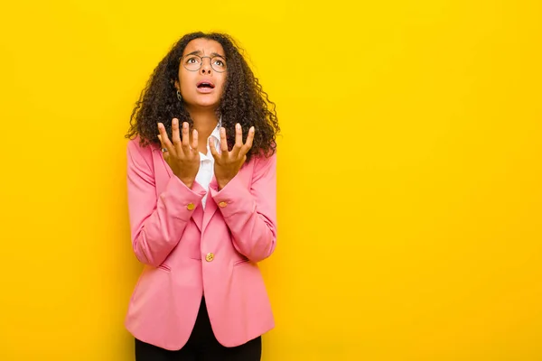 Mulher Negócios Preto Olhando Desesperado Frustrado Estressado Infeliz Irritado Gritando — Fotografia de Stock