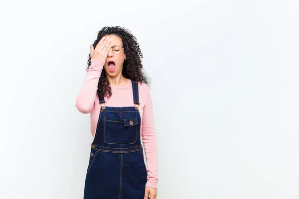 Young Pretty Woman Looking Sleepy Bored Yawning Headache One Hand — Stock Photo, Image