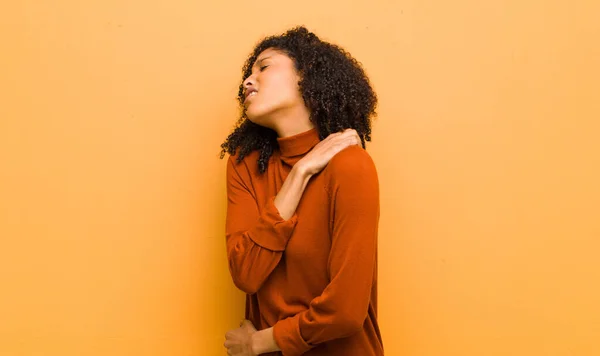 Ung Söt Svart Kvinna Känner Sig Trött Stressad Orolig Frustrerad — Stockfoto