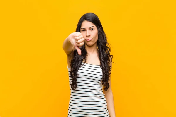 Jong Mooi Latijn Vrouw Gevoel Kruis Boos Geïrriteerd Teleurgesteld Ontstemd — Stockfoto