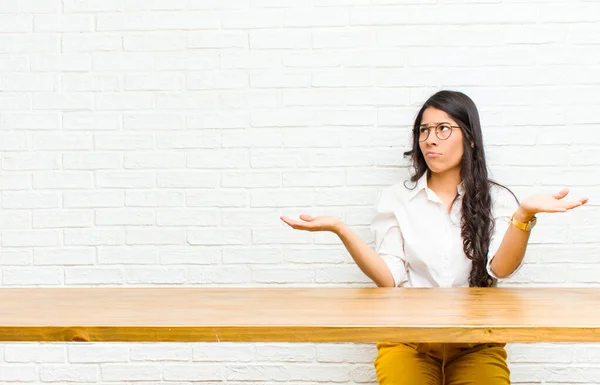 Young Pretty Latin Woman Looking Puzzled Confused Stressed Wondering Different — ストック写真