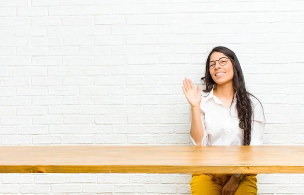 Young Pretty Latin Woman Smiling Happily Cheerfully Waving Hand Welcoming — ストック写真