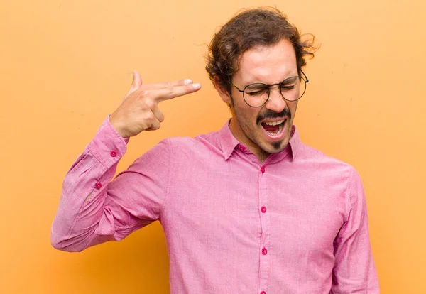 Joven Hombre Guapo Buscando Infeliz Estresado Gesto Suicida Haciendo Signo — Foto de Stock