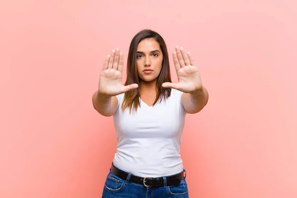 Jonge Mooie Latino Vrouw Schreeuwen Agressief Met Geïrriteerde Gefrustreerde Boze — Stockfoto