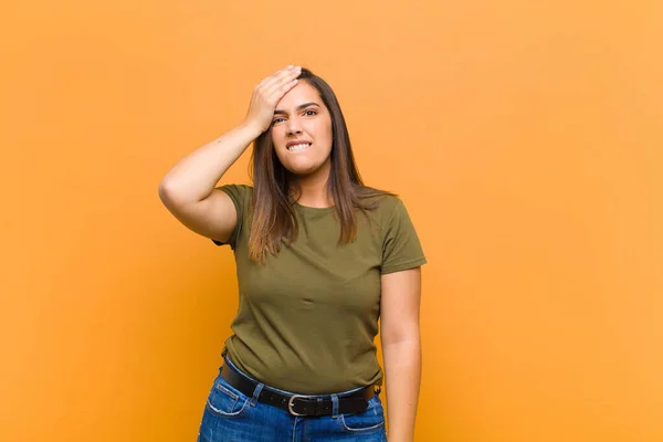 Joven Mujer Bonita Entrando Pánico Sobre Plazo Olvidado Sentirse Estresado — Foto de Stock