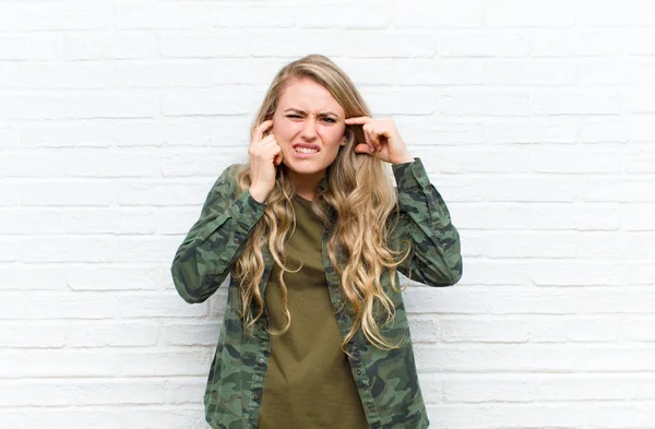 Young Blonde Woman Looking Angry Stressed Annoyed Covering Both Ears — ストック写真