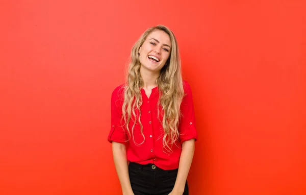 Young Blonde Woman Big Friendly Carefree Smile Looking Positive Relaxed — Stockfoto