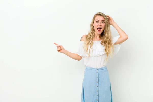 Young Blonde Woman Laughing Looking Happy Positive Surprised Realizing Great — Stockfoto
