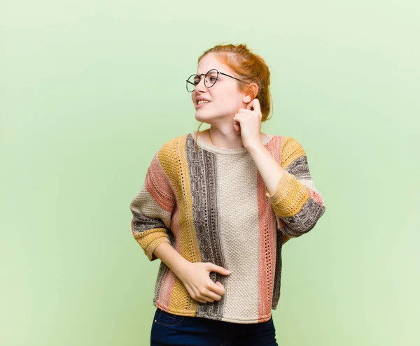 Jong Mooi Rood Hoofd Vrouw Gevoel Gestresst Gefrustreerd Moe Wrijven — Stockfoto