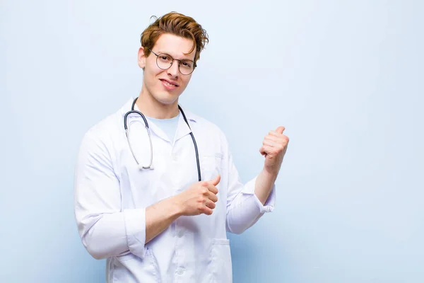 Young Red Head Doctor Smiling Cheerfully Casually Pointing Copy Space — Stock Photo, Image
