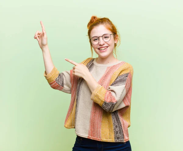 Jovem Bonita Mulher Cabeça Vermelha Sentindo Alegre Surpreso Sorrindo Com — Fotografia de Stock