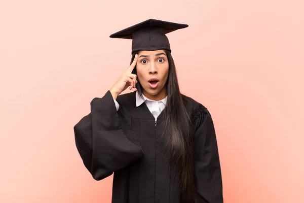 Young Latin Woman Student Looking Surprised Open Mouthed Shocked Realizing — Stock Photo, Image