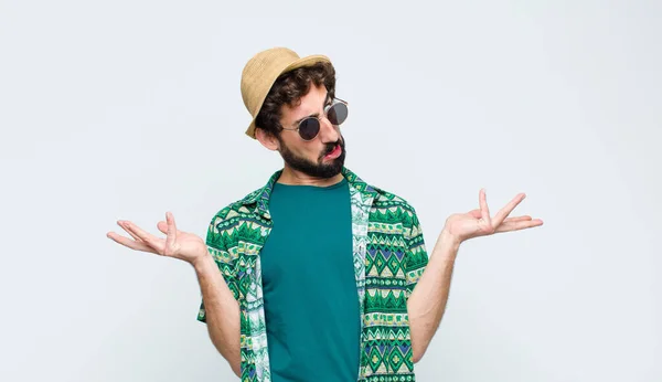 Young Tourist Man Shrugging Dumb Crazy Confused Puzzled Expression Feeling — Stock Photo, Image