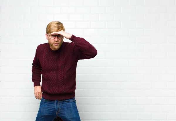 Young Blonde Man Looking Bewildered Astonished Hand Forehead Looking Far — Stock Photo, Image