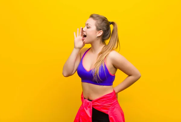 Young Blonde Woman Profile View Looking Happy Excited Shouting Calling — Stock Photo, Image