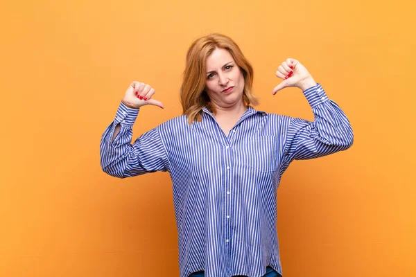 Middle Age Woman Looking Sad Disappointed Angry Showing Thumbs Disagreement — Stock Photo, Image