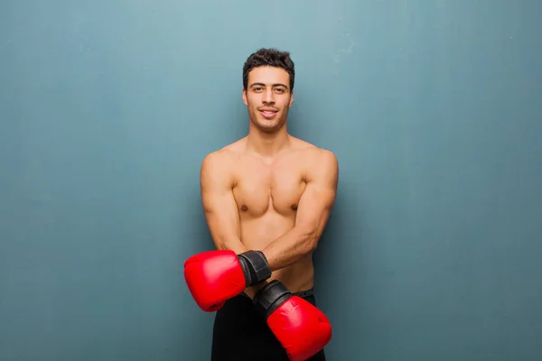 Jonge Arabische Man Met Bokshandschoenen Sportconcept — Stockfoto