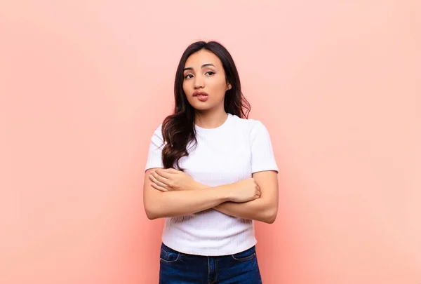 Jonge Latijn Mooie Vrouw Twijfelen Denken Bijten Lip Het Gevoel — Stockfoto