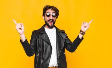 Genç yakışıklı müzisyen. Rock 'n Roll konsepti
