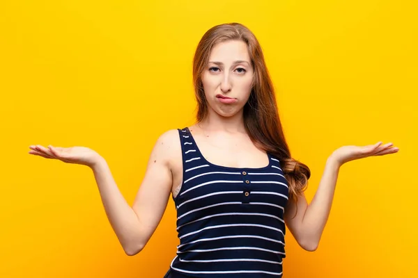 Yound Blonde Woman Shrugging Dumb Crazy Confused Puzzled Expression Feeling — Stockfoto